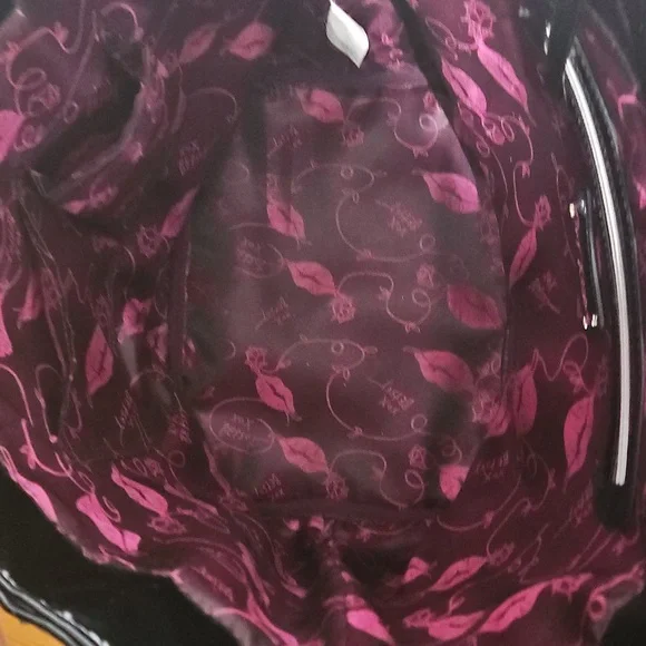 Betsey Johnson Patent Leather Tote HAS WEAR - Picture 9 of 10